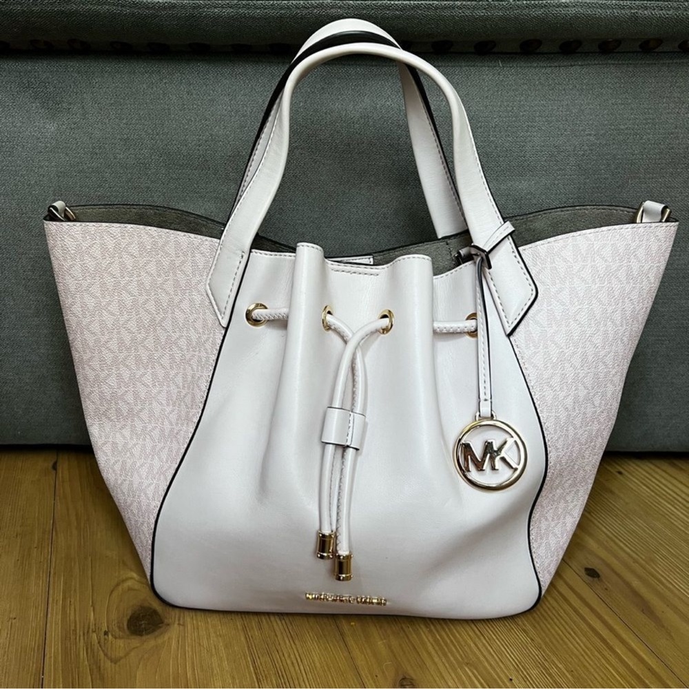 Michael Kors Large Phoebe Bucket Bag